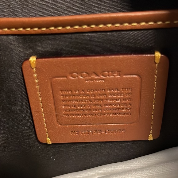 New Coach Hobo in Signature Jacquard - Picture 6 of 7